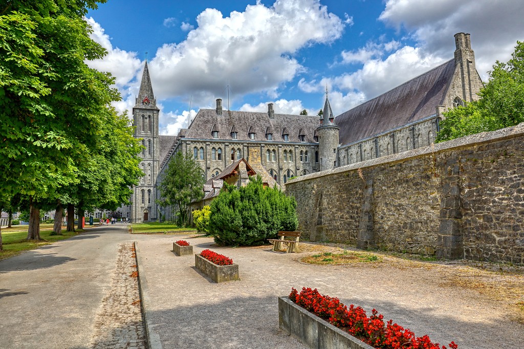 HDR Abbaye de Maredsous kerk eglise church kerkfotografie religie religion bedevaart rooms katholiek kathedraal pelgrimage saint cathedrale klooster basiliek basilique